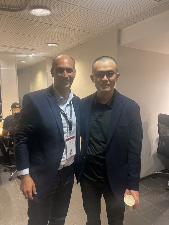 Michael Amar avec le fondateur de Binance Changpeng Zhao, le 13 avril au PBWS. DR.